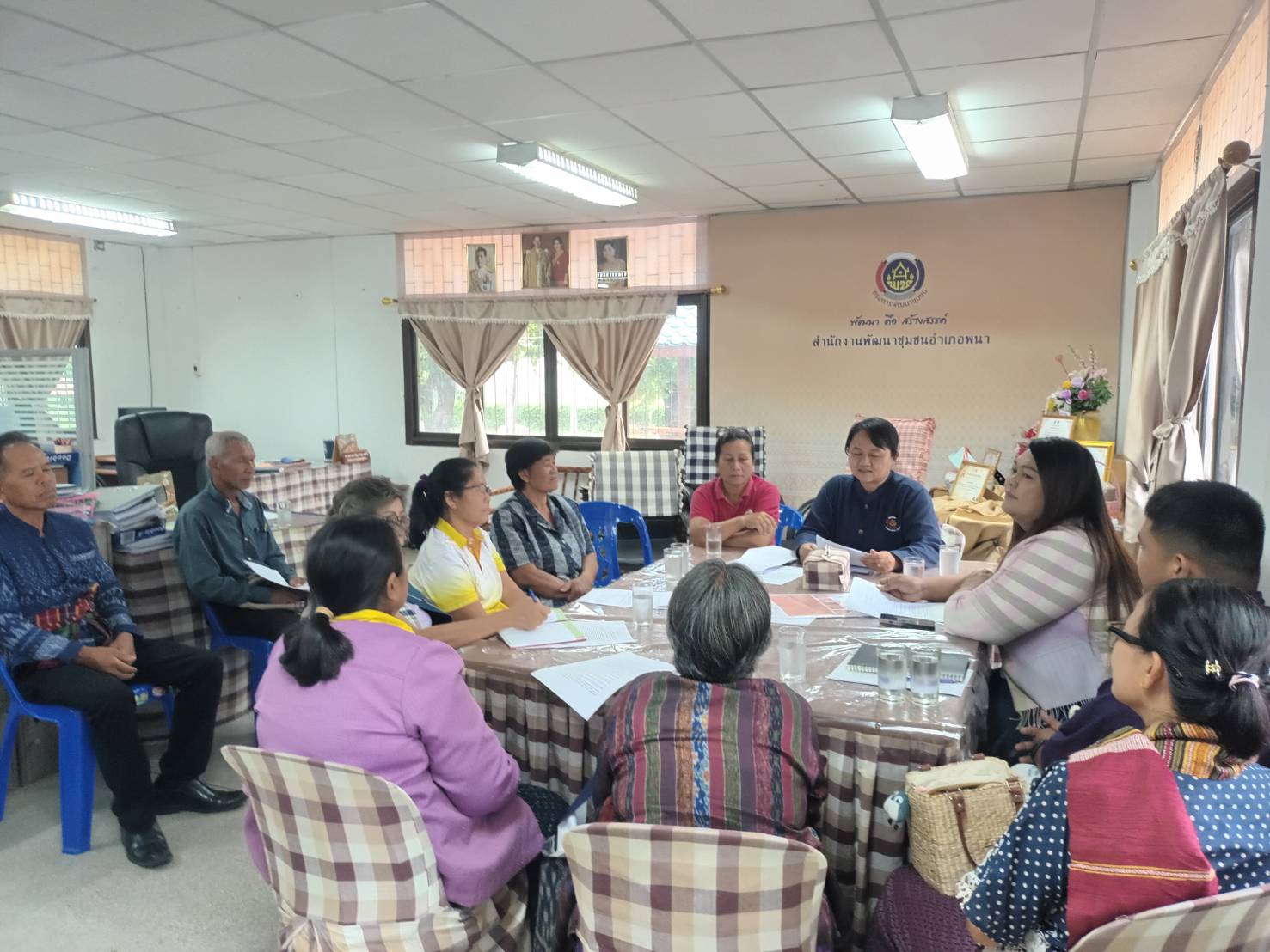 ประชุมคัดเลือก /ทบทวนเพื่อประกาศแต่งตั้งคณะกรรมการเครือข่ายกลุ่มอาชีพ และผู้ผลิต ผู้ประกอบการหนึ่งตำบล หนึ่งผลิตภัณฑ์  ระดับอำเภอ